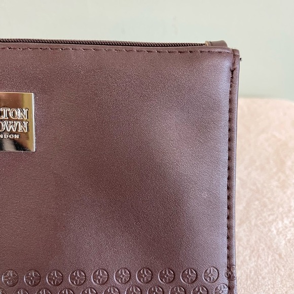 Molton Brown x Turkish Airlines Zip Embossed Logo Synthetic Leather Flat Pouch - Picture 10 of 10